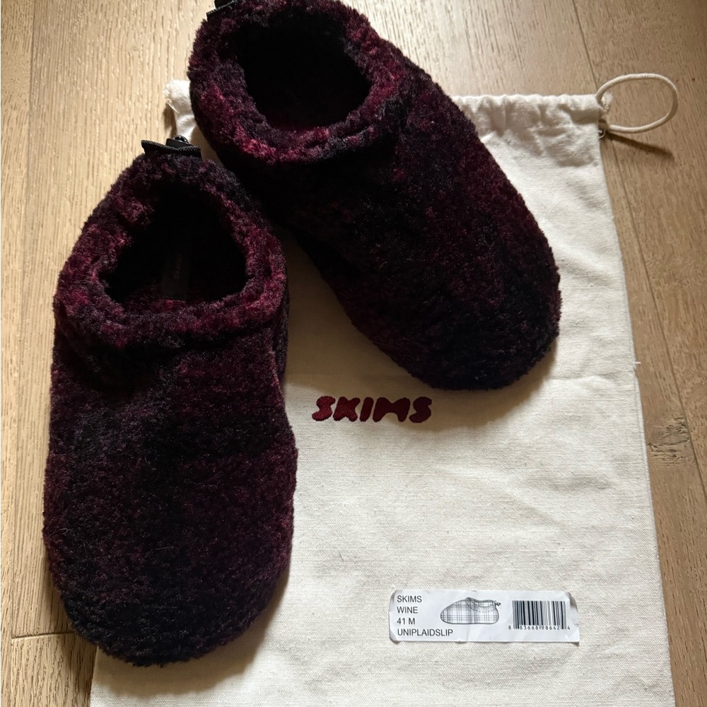 SKIMS Wine Plaid Slippers